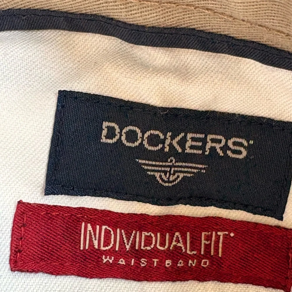 Dockers Men's Khaki Slacks Individual Fit Waistband 34/32 - Picture 3 of 8